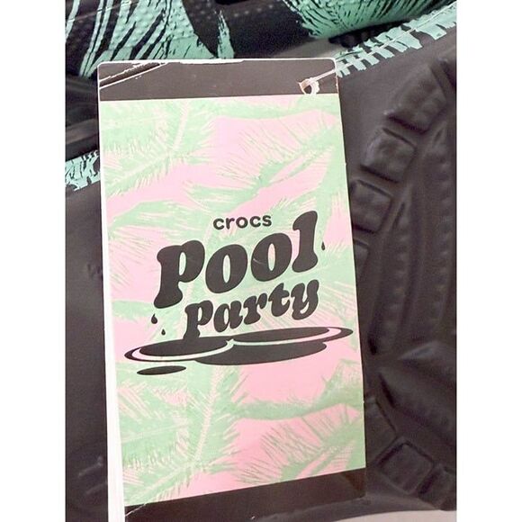 Crocs Classic Pool Party NWT Sz  M13 Tropical Leaves Clog - Picture 3 of 11